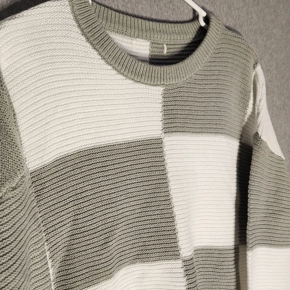 Green and White Checkered Sweater - Picture 2 of 3